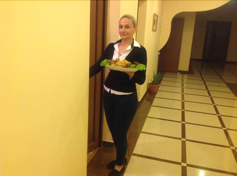 Narek+ Hotel Arrinj Exterior photo