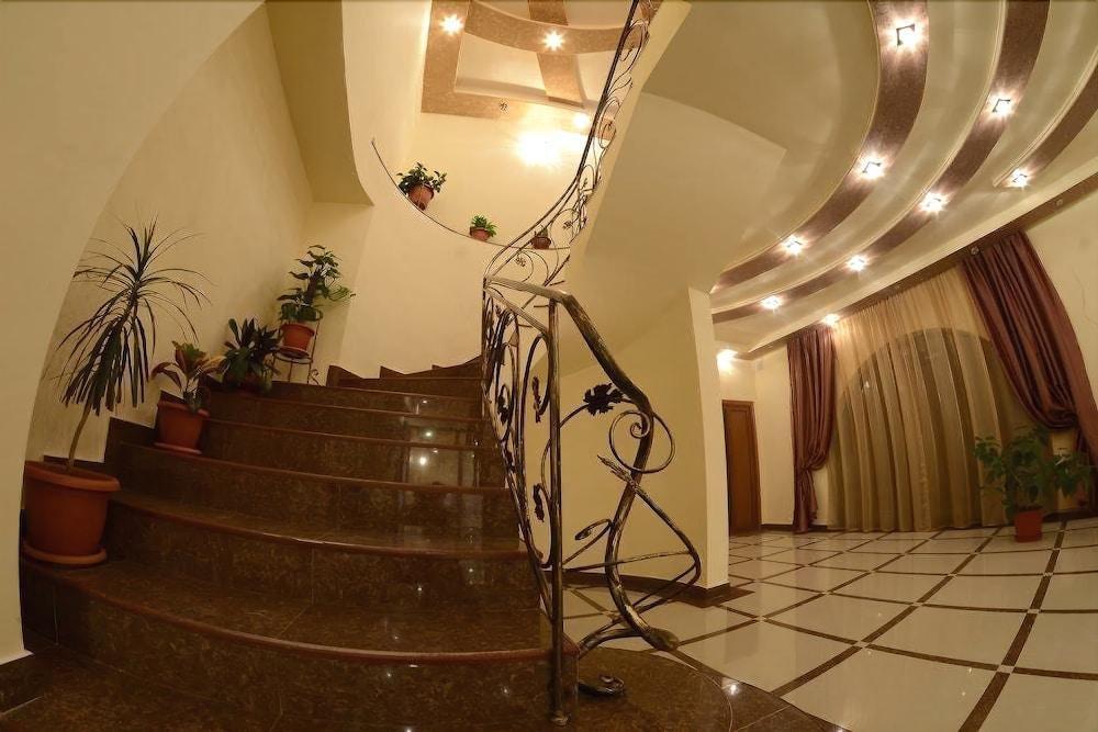 Narek+ Hotel Arrinj Exterior photo