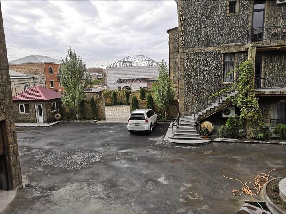 Narek+ Hotel Arrinj Exterior photo