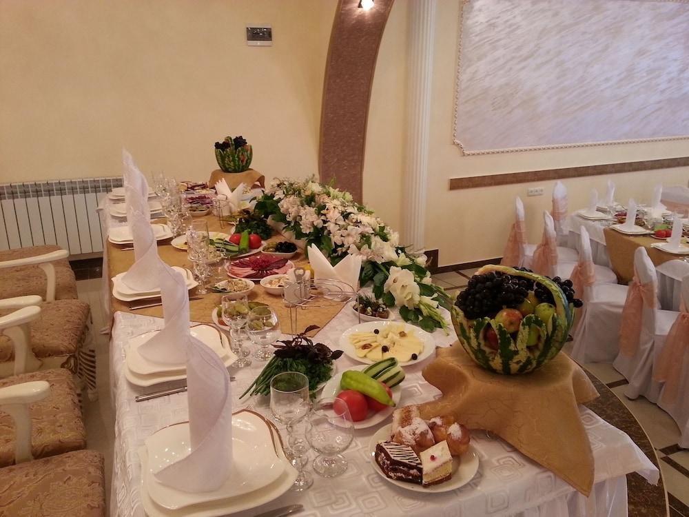 Narek+ Hotel Arrinj Exterior photo